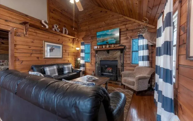 photo 3 of Bear Hug Lodge - Charming Cabin In Coosawattee River Resort - Pet Friendly
