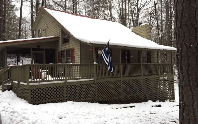 photo 3 of Bear Hug Lodge
