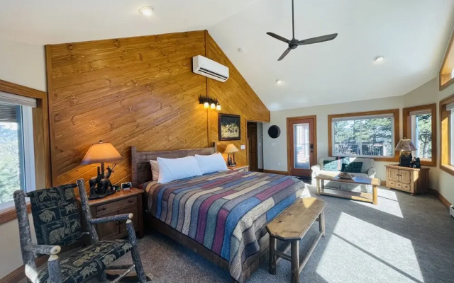 photo 2 of Bear-a-dise E.v. Reg #3432 4 Bedrooms 3.5 Bathrooms Cabin