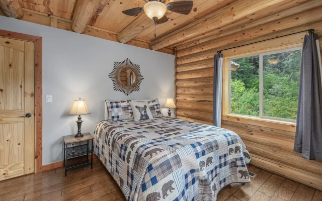 photo 3 of Bearfoot Chalet 3 Bedroom Home by NW Comfy Cabins