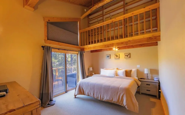 photo 2 of Bearfoot Lodge Near Fishing and Hiking