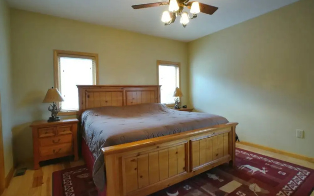 photo 2 of Bear`s Den