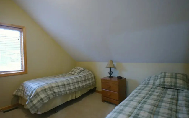 photo 3 of Bear`s Den