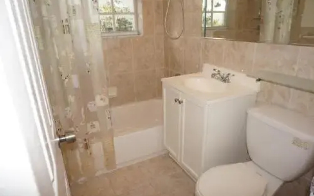 photo 5 of Beautiful 2 + Den Family House in Hollywood Florida