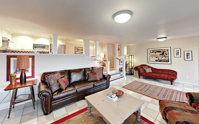 photo 2 of Beautiful 2BR Seattle Lake Apartment by RedAwning
