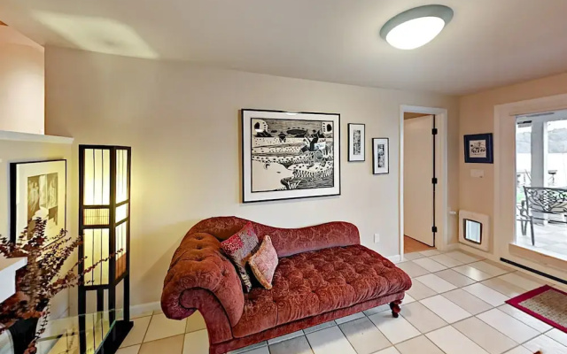 photo 3 of Beautiful 2BR Seattle Lake Apartment by RedAwning