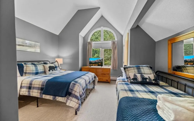 photo 3 of Beautiful 2br/2ba Fall Line Condo W/ Mountain Views, Pool, Hot Tub, Sauna, Shuttle. G6b 2 Bedroom Condo