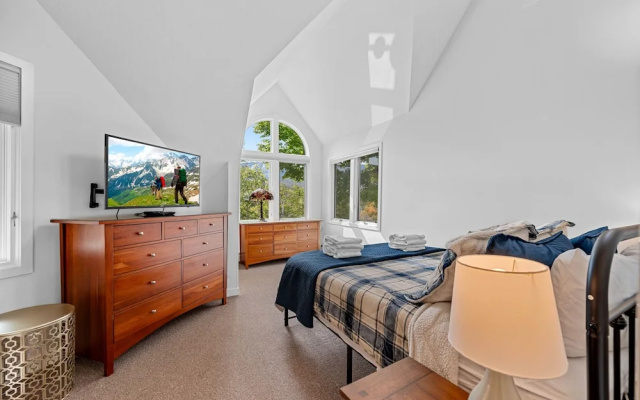 photo 4 of Beautiful 2br/2ba Fall Line Condo W/ Mountain Views, Pool, Hot Tub, Sauna, Shuttle. G6b 2 Bedroom Condo