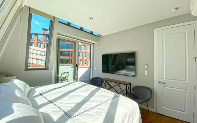 photo 3 of Beautiful 3 Bdrm 2 Bath Private Luxury Townhouse!