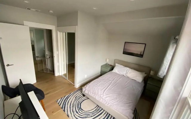 photo 4 of Beautiful 3 Bed 3 Bath upper house in Bernal Glen