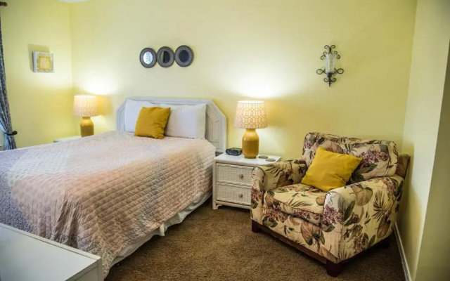 photo 5 of Beautiful 3 Bedroom BEACHFRONT Condo (F3) - Sleeps 10
