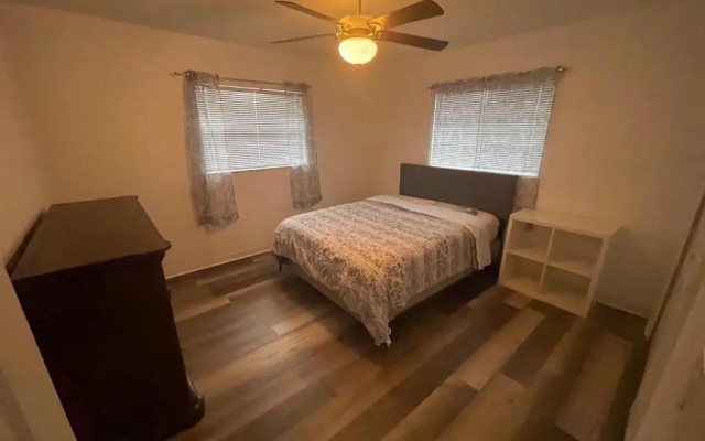 photo 2 of Beautiful 3 bedroom home with pool Internal name: Barker house