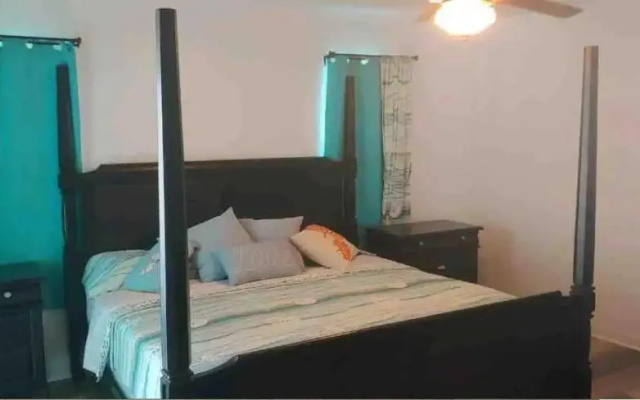 photo 4 of Beautiful 3 bedroom home with pool Internal name: Barker house