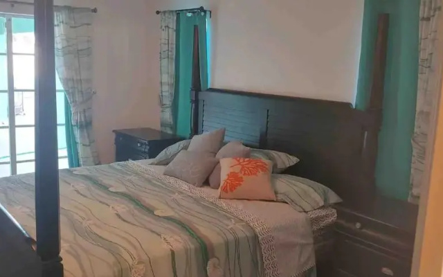 photo 5 of Beautiful 3 bedroom home with pool Internal name: Barker house