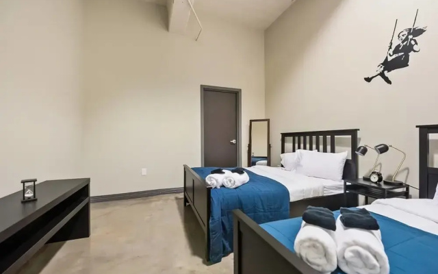 photo 2 of Beautiful 3bd Unit in Perfect Downtown Location