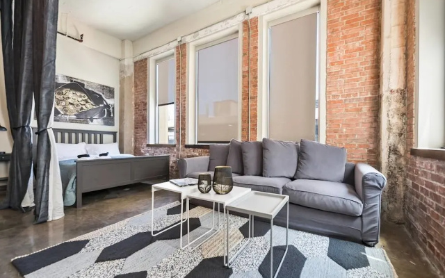 photo 3 of Beautiful 3bd Unit in Perfect Downtown Location