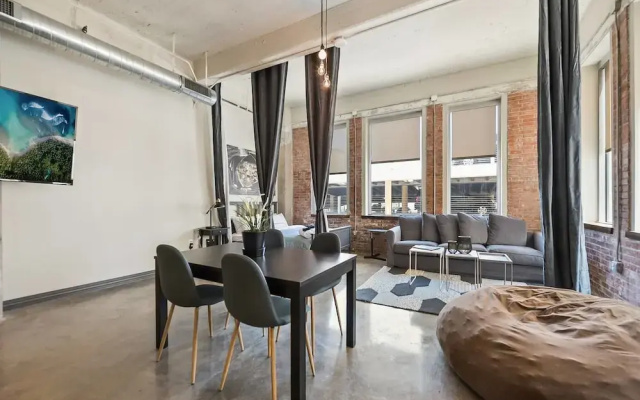 photo 4 of Beautiful 3bd Unit in Perfect Downtown Location