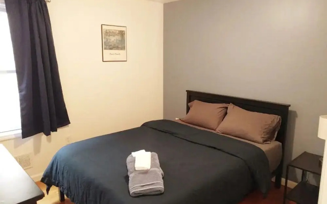photo 2 of Beautiful 3br Apt, Only 20 Minutes To Time Square! 3 Bedroom Apts
