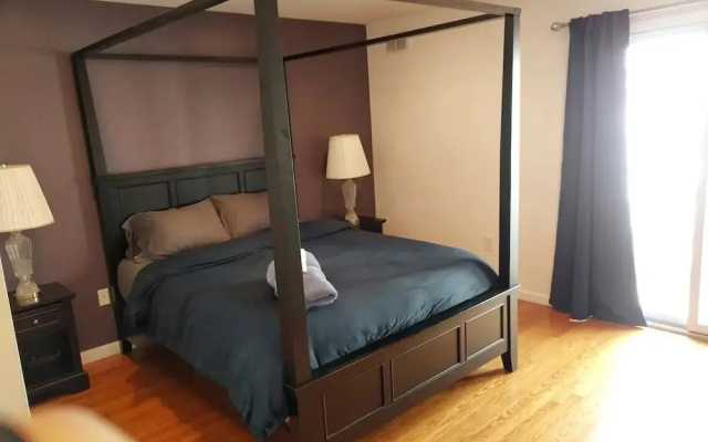 photo 3 of Beautiful 3br Apt, Only 20 Minutes To Time Square! 3 Bedroom Apts