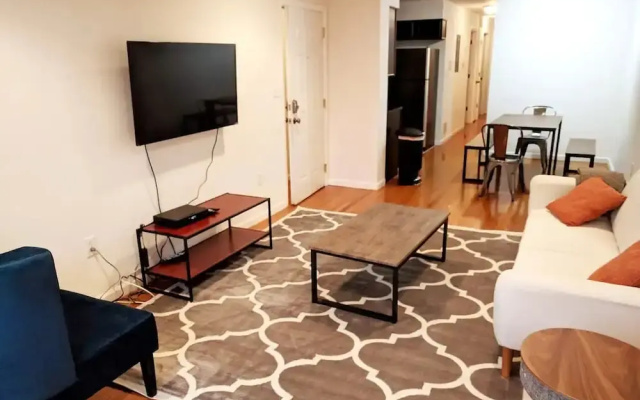 photo 4 of Beautiful 3br Apt, Only 20 Minutes To Time Square! 3 Bedroom Apts