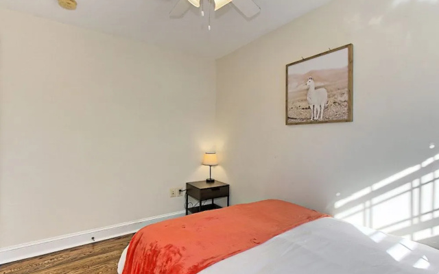 photo 2 of Beautiful 3br/2ba Colonial House | CozySuites