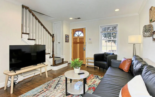 photo 4 of Beautiful 3br/2ba Colonial House | CozySuites