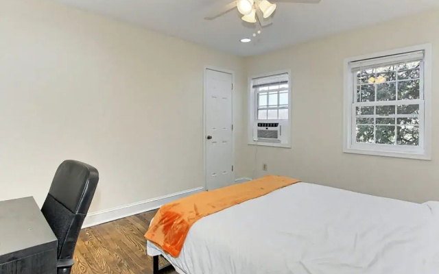 photo 5 of Beautiful 3br/2ba Colonial House | CozySuites