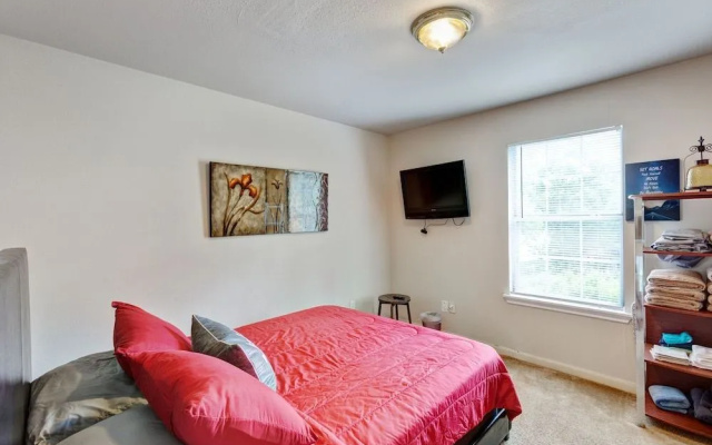 photo 5 of Beautiful 4 Bedroom Home by Redawning