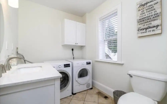 photo 5 of Black Rock Home - 4 bed - Jacuzzi Bath - Beach
