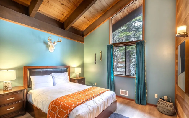photo 3 of Beautiful 3-Bedroom Contemporary Mountain Home in Northstar by RedAwning Save 10% on 3 Nights, 15% on 5 Nights!