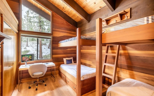 photo 4 of Beautiful 3-Bedroom Contemporary Mountain Home in Northstar by RedAwning Save 10% on 3 Nights, 15% on 5 Nights!