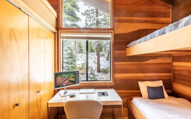 photo 5 of Beautiful 3-Bedroom Contemporary Mountain Home in Northstar by RedAwning Save 10% on 3 Nights, 15% on 5 Nights!