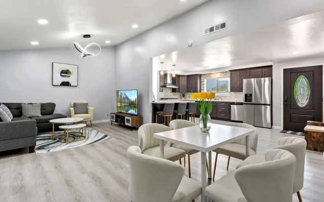 photo 3 of Beautiful 4BR Home Nr Disneyland