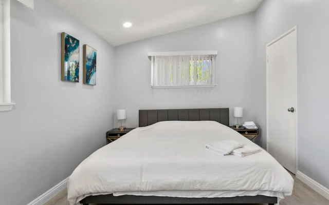 photo 4 of Beautiful 4BR Home Nr Disneyland