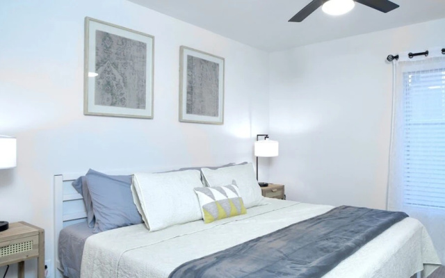 photo 3 of Beautiful 5-bdrm Vacation Home W/heated Pool !