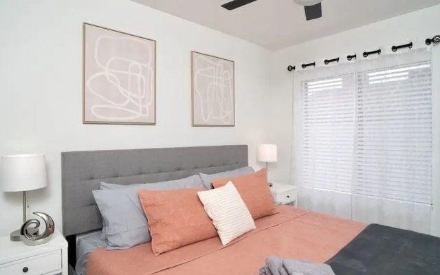 photo 5 of Beautiful 5-bdrm Vacation Home W/heated Pool !