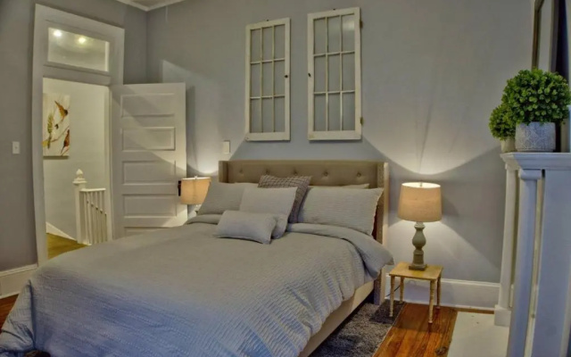 photo 2 of Beautiful 6 Bed, 5 Bath Historic Savannah Home