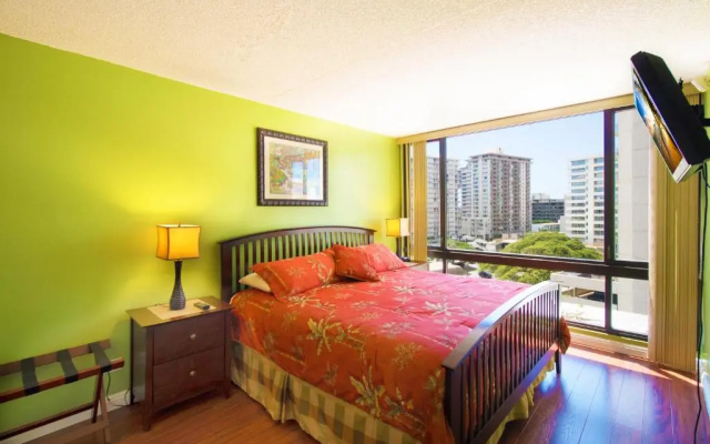 photo 2 of Beautiful 8th Floor 1 Bedroom Condo | 1 Block to Beach | Free Parking & WIFI