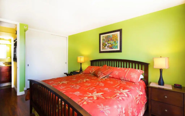 photo 3 of Beautiful 8th Floor 1 Bedroom Condo | 1 Block to Beach | Free Parking & WIFI