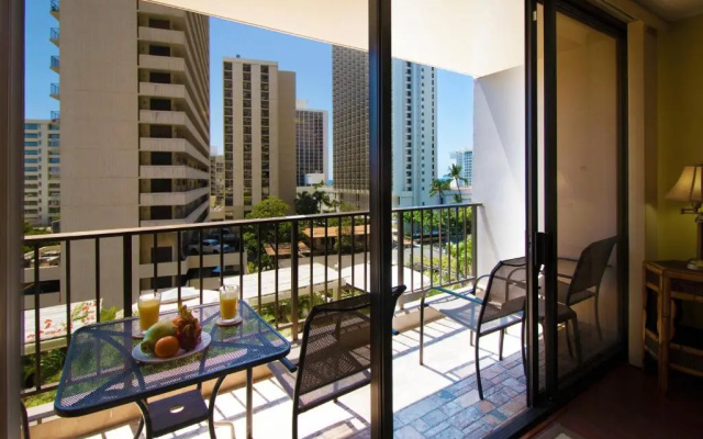 photo 5 of Beautiful 8th Floor 1 Bedroom Condo | 1 Block to Beach | Free Parking & WIFI