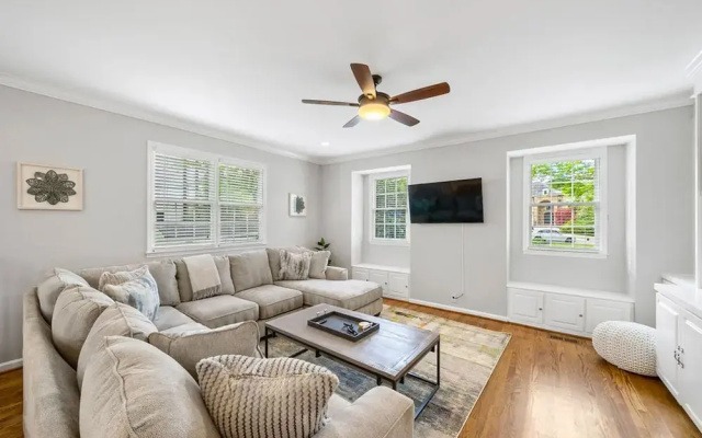 photo 3 of Beautiful and Quiet Newly Renovated 4 Bedroom Retreat