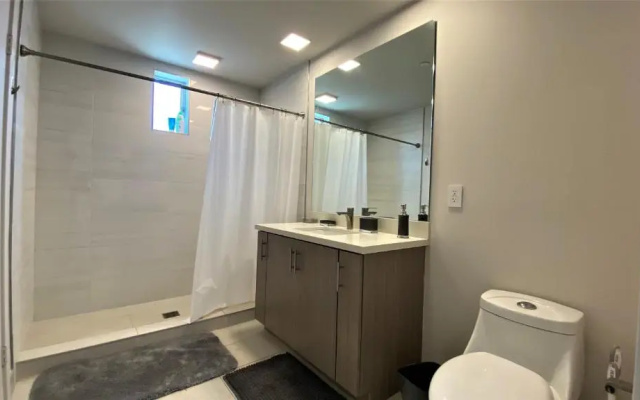 photo 4 of Beautiful and Sunny 3bd 2ba Hollywood Apartment