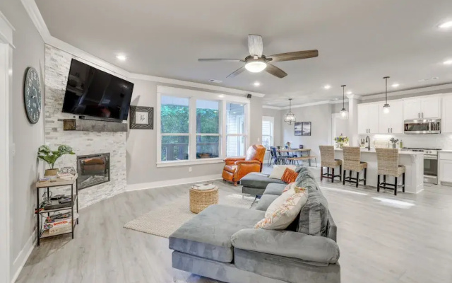 photo 2 of Beautiful Bella Vista Home: Grill, Bike To Trails!