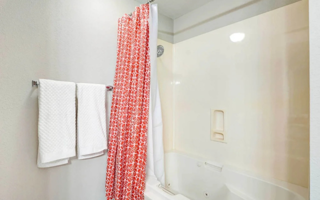 photo 5 of Beautiful Branson Condo w/ Golf + Pool Access!