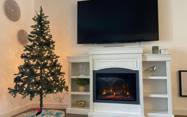 photo 2 of Beautiful Bright & Sparkling 2Bed 1Bath Beach Retreat - Unit 212