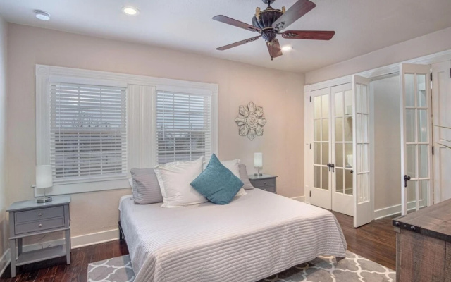 photo 3 of Beautiful Craftmans 4BR 2 5BA Home Near Downtown