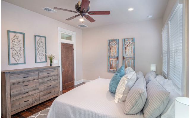 photo 2 of Beautiful Craftmans  4BR/2,5BA Home Near Downtown