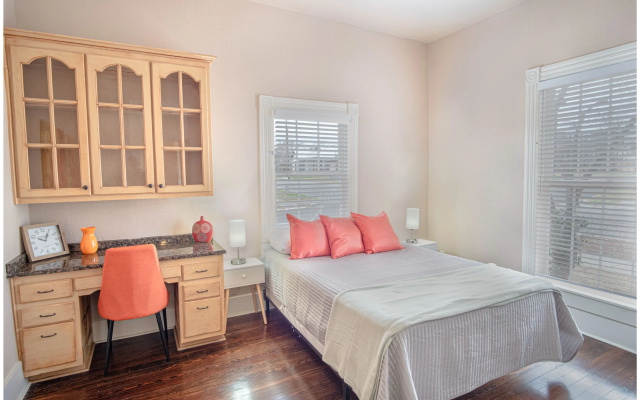 photo 3 of Beautiful Craftmans  4BR/2,5BA Home Near Downtown