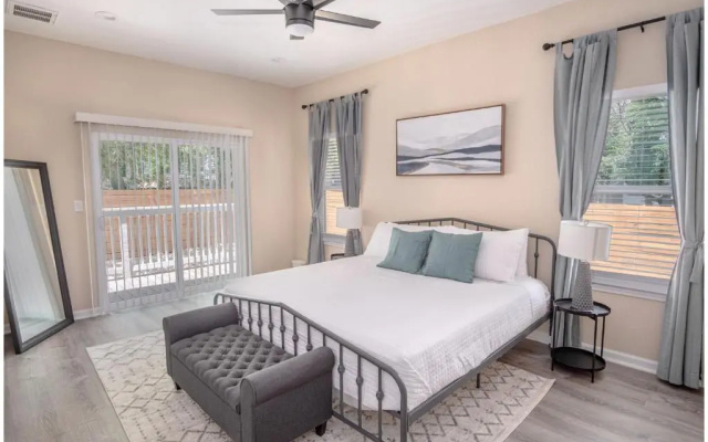 photo 2 of Beautiful Fenced 3BR 2BA Near Exciting Downtown