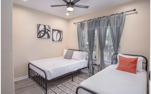 photo 5 of Beautiful Fenced 3BR 2BA Near Exciting Downtown